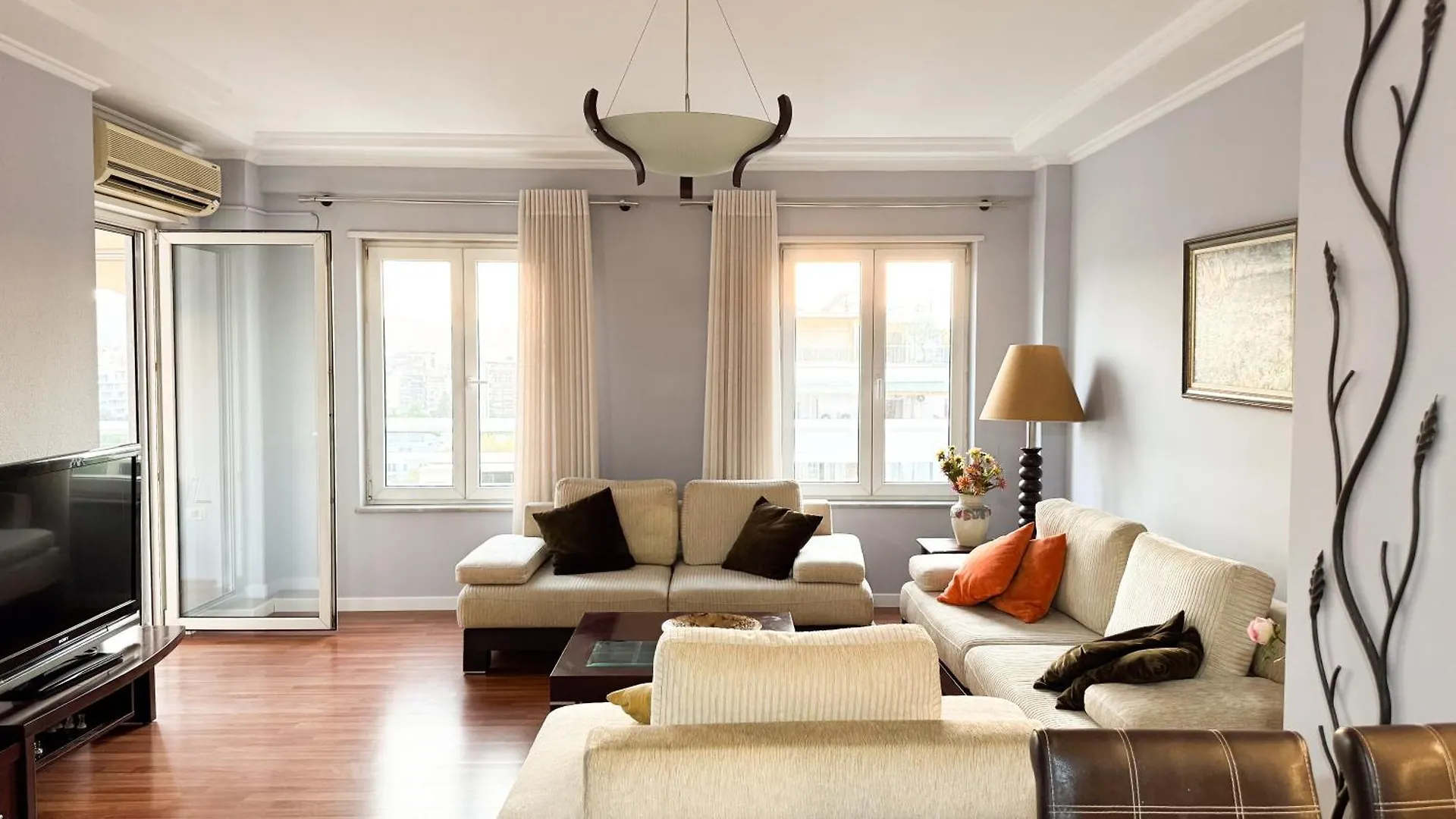 Cozy Apartment Near The Pyramid, Tirana Center