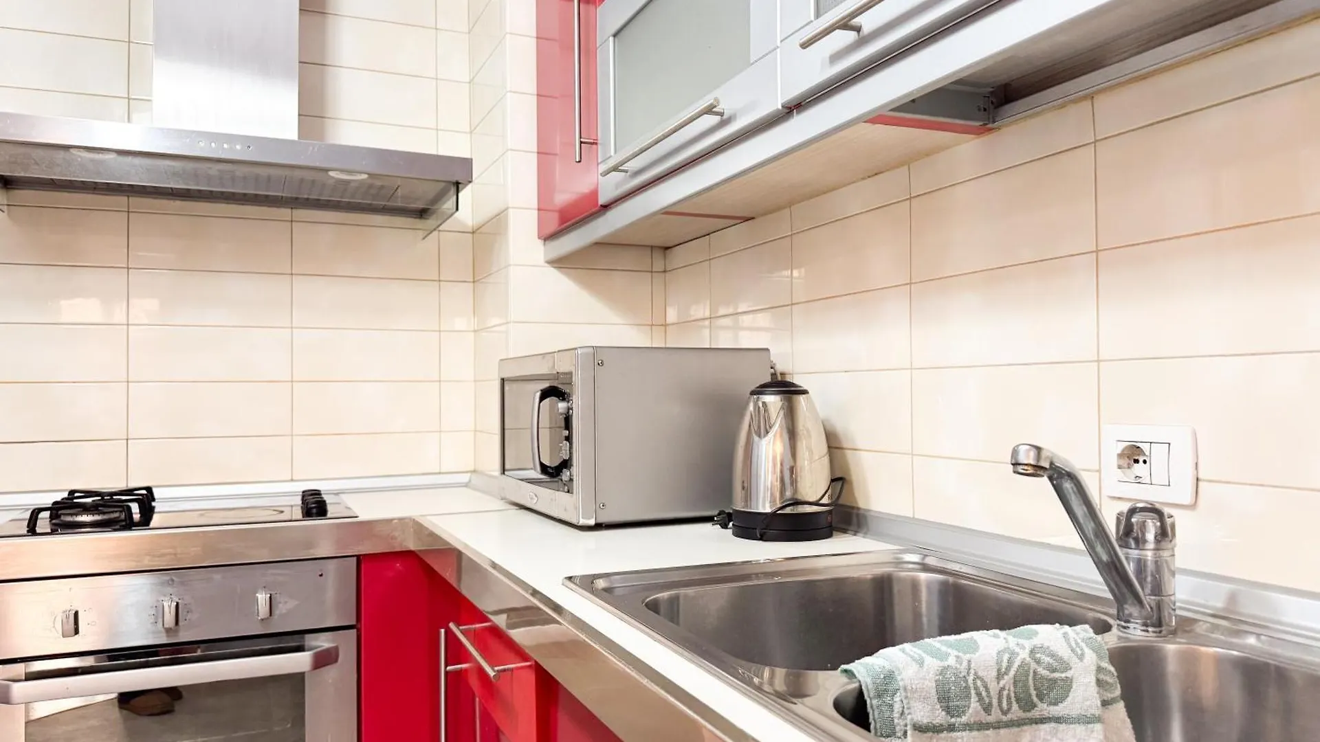 Cozy Apartment Near The Pyramid, Tirana Center