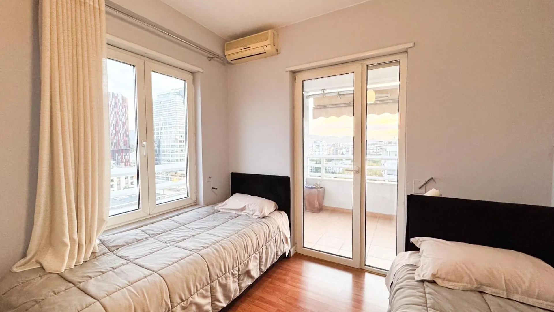 Cozy Apartment Near The Pyramid, Tirana Center