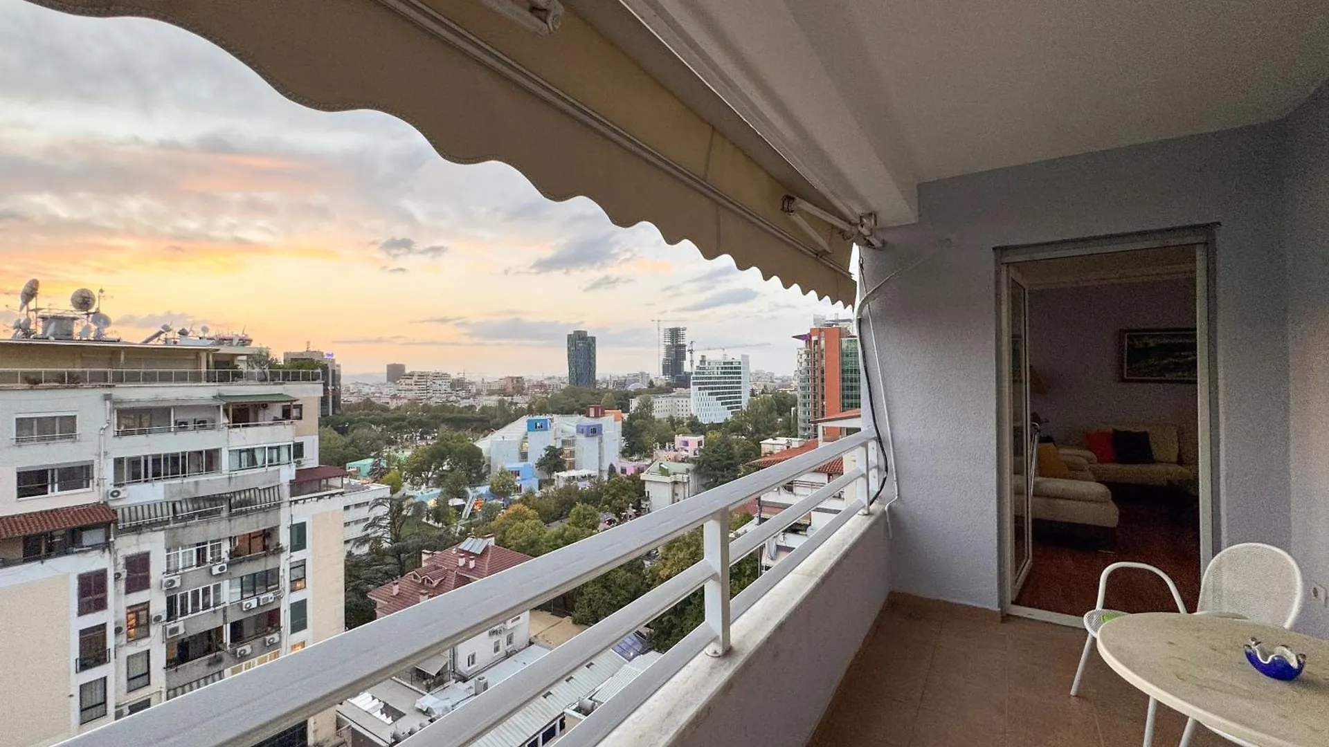 Cozy Apartment Near The Pyramid, Tirana Center Albania