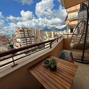 Appartamento Urban Charm With Balcony, Tirana